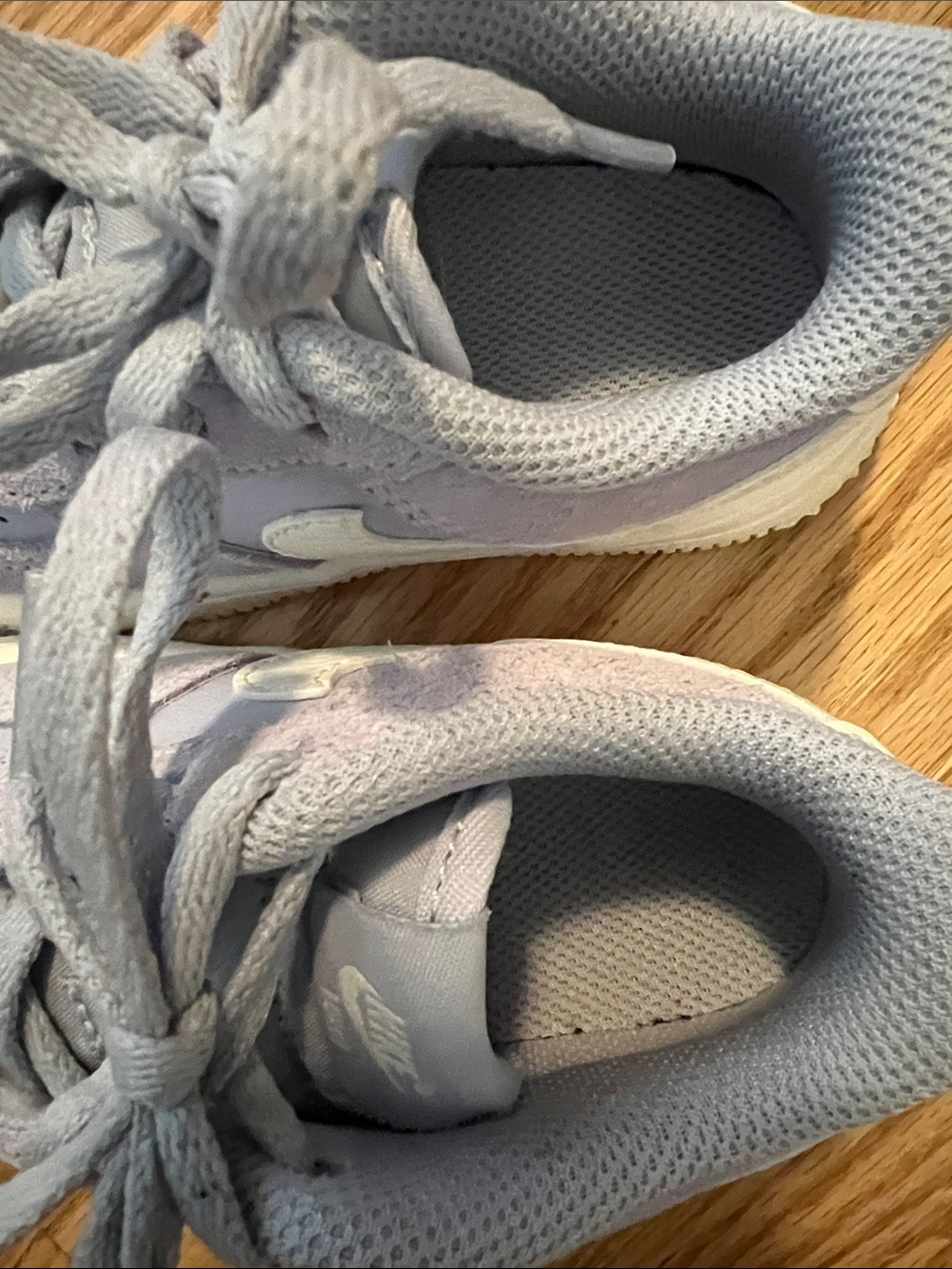 Nike Toddler Lavender and White Low-Top Sneakers - Picture 4 of 6